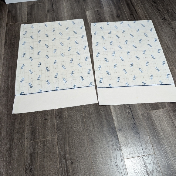 Vintage, Pequot, no Iron Pecale, Standard Size pillowcases. Set of 2. EUC. - Picture 2 of 7